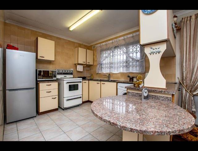 1 BEDROOM SIMPLEX SOLD IN COWIES HILL